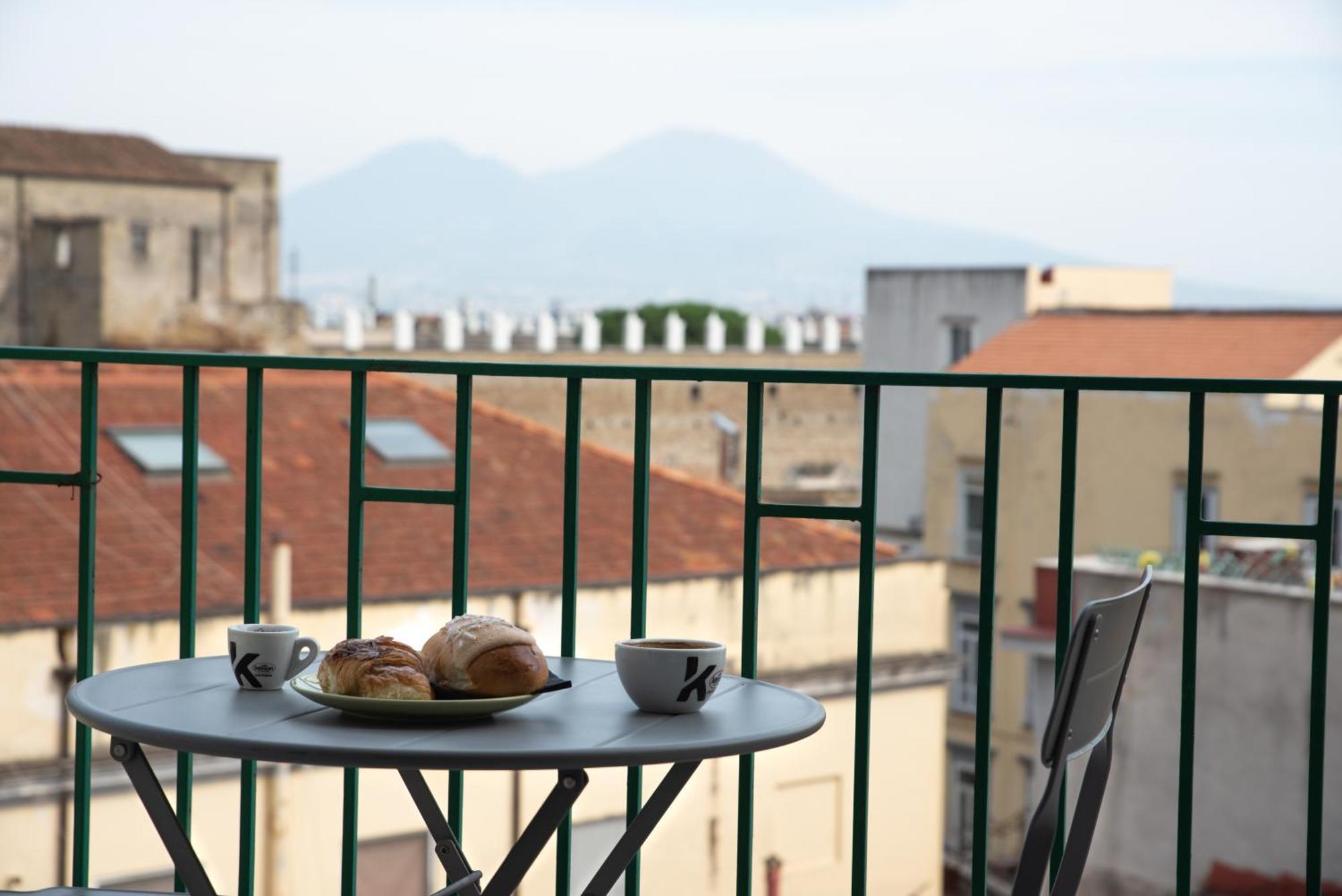 B&B Monteleone ,12 Napoli Bagian luar foto