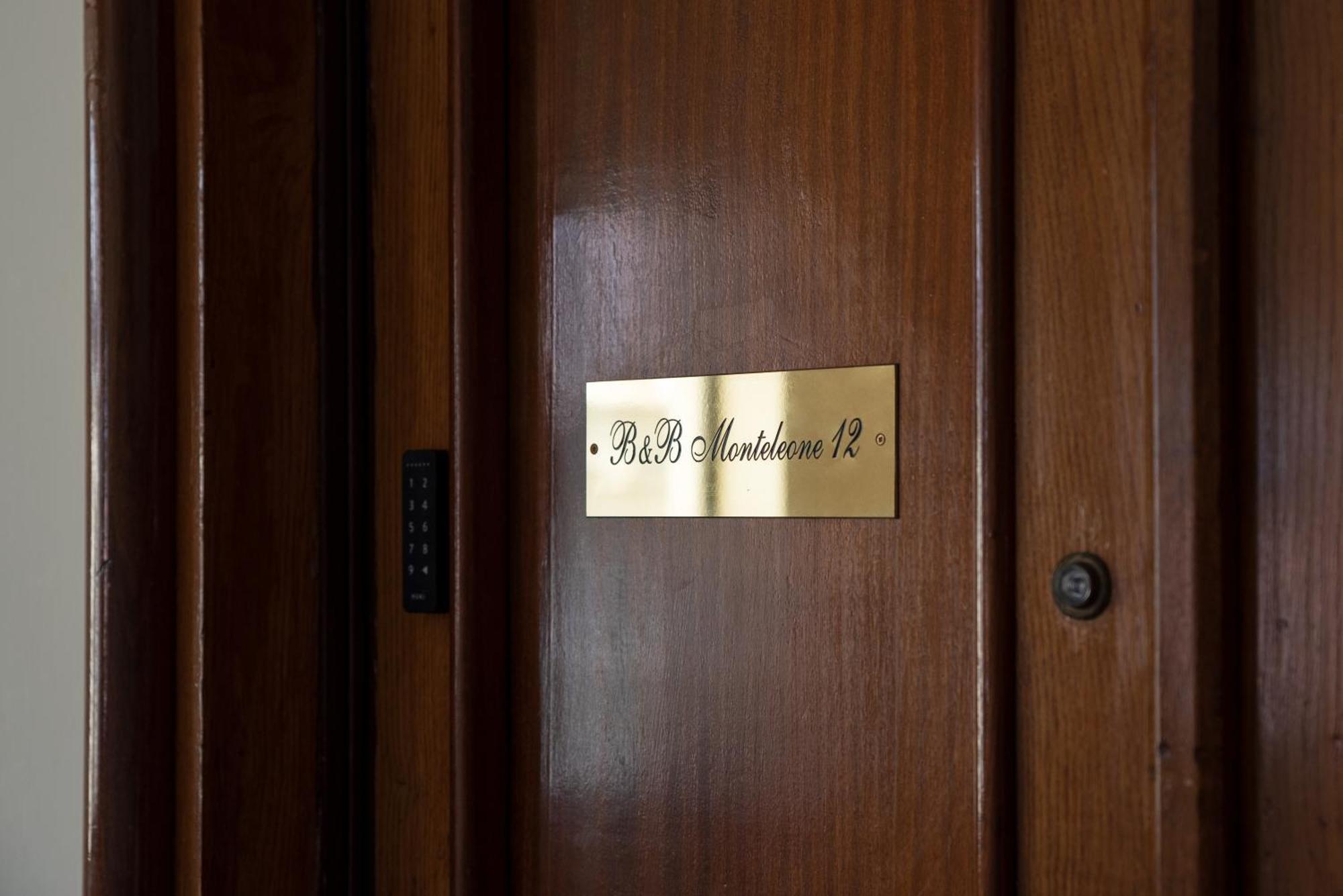 B&B Monteleone ,12 Napoli Bagian luar foto